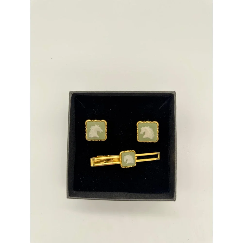 Vintage‎ Wedgwood jade Green Jasper Cufflinks & tie clip set horse head